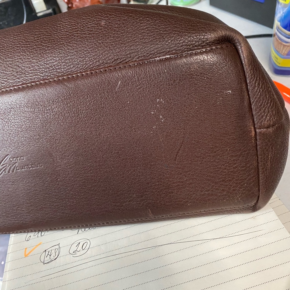 689Stone Mountain choc brown leather dr bag
Preowned great condition beautiful - Picture 6 of 7